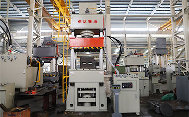 三梁四柱液壓機簡述（結構、特點、參數及配置）